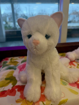 Winnie Cat white
